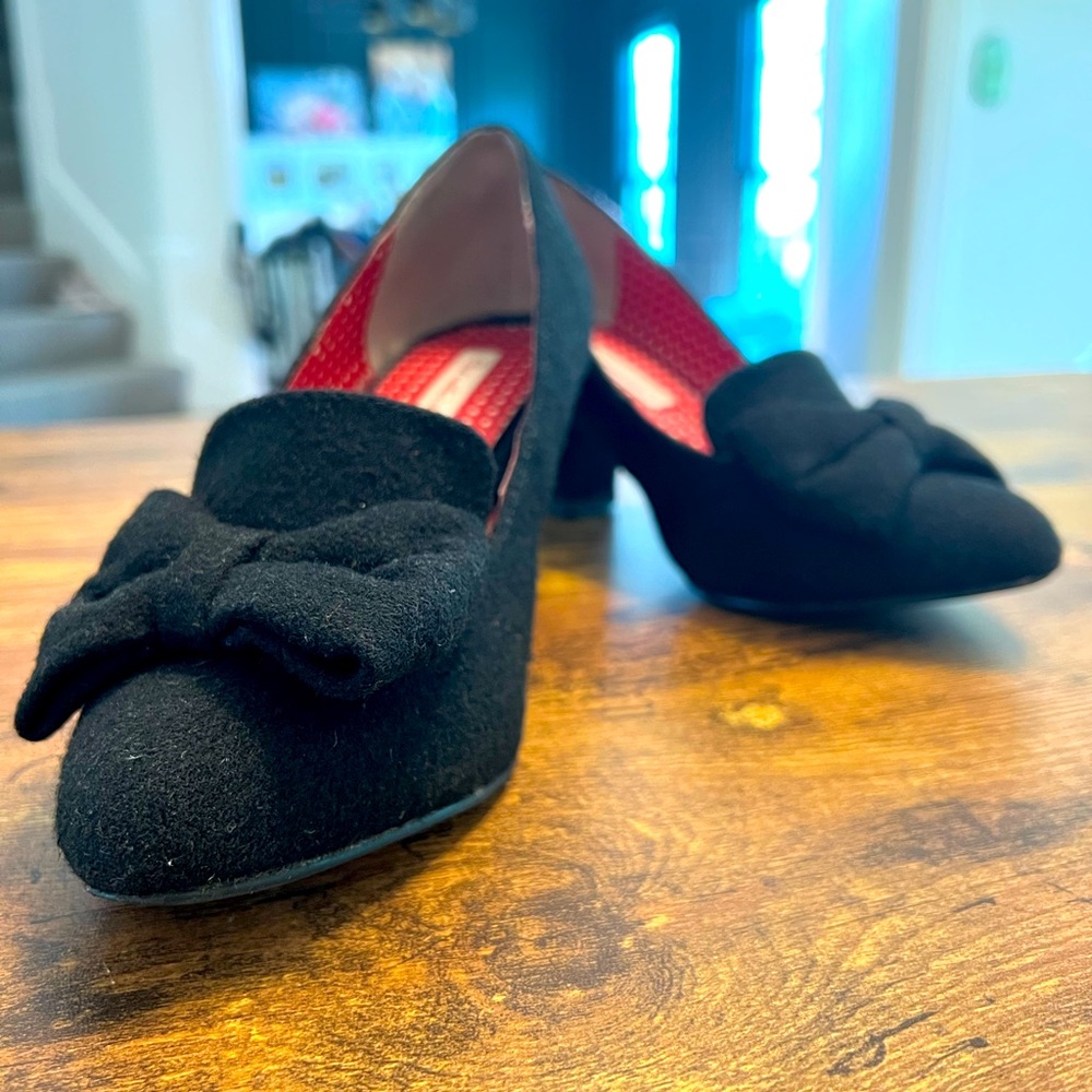 B.A.I.T. size 8 fabric bow hippy classic pumps. Gently worn. No scuffs or tears.